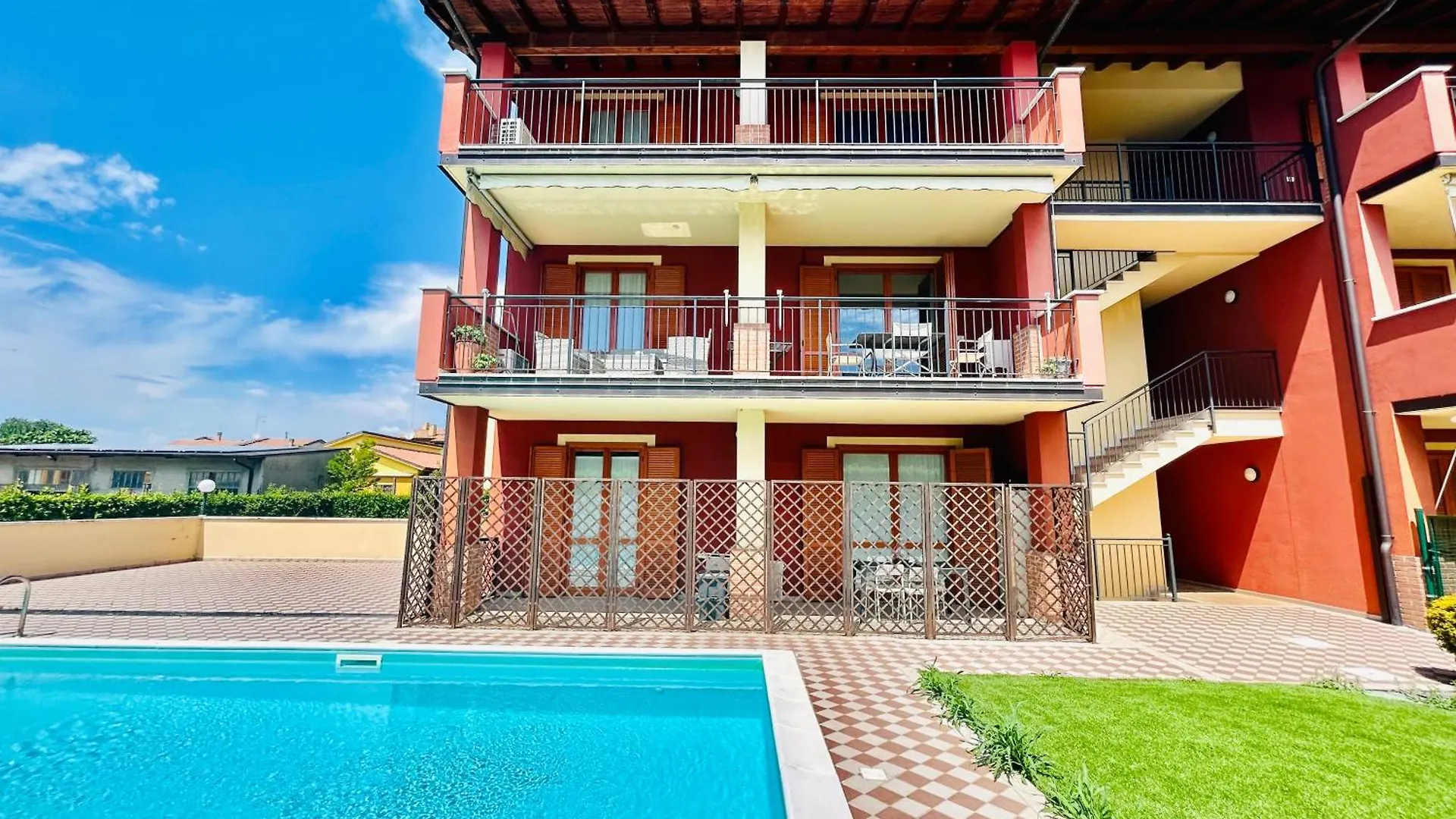 Twins Apartment - 200M Dal Lago Di Garda Con Piscina Sirmione 0*,  Italien