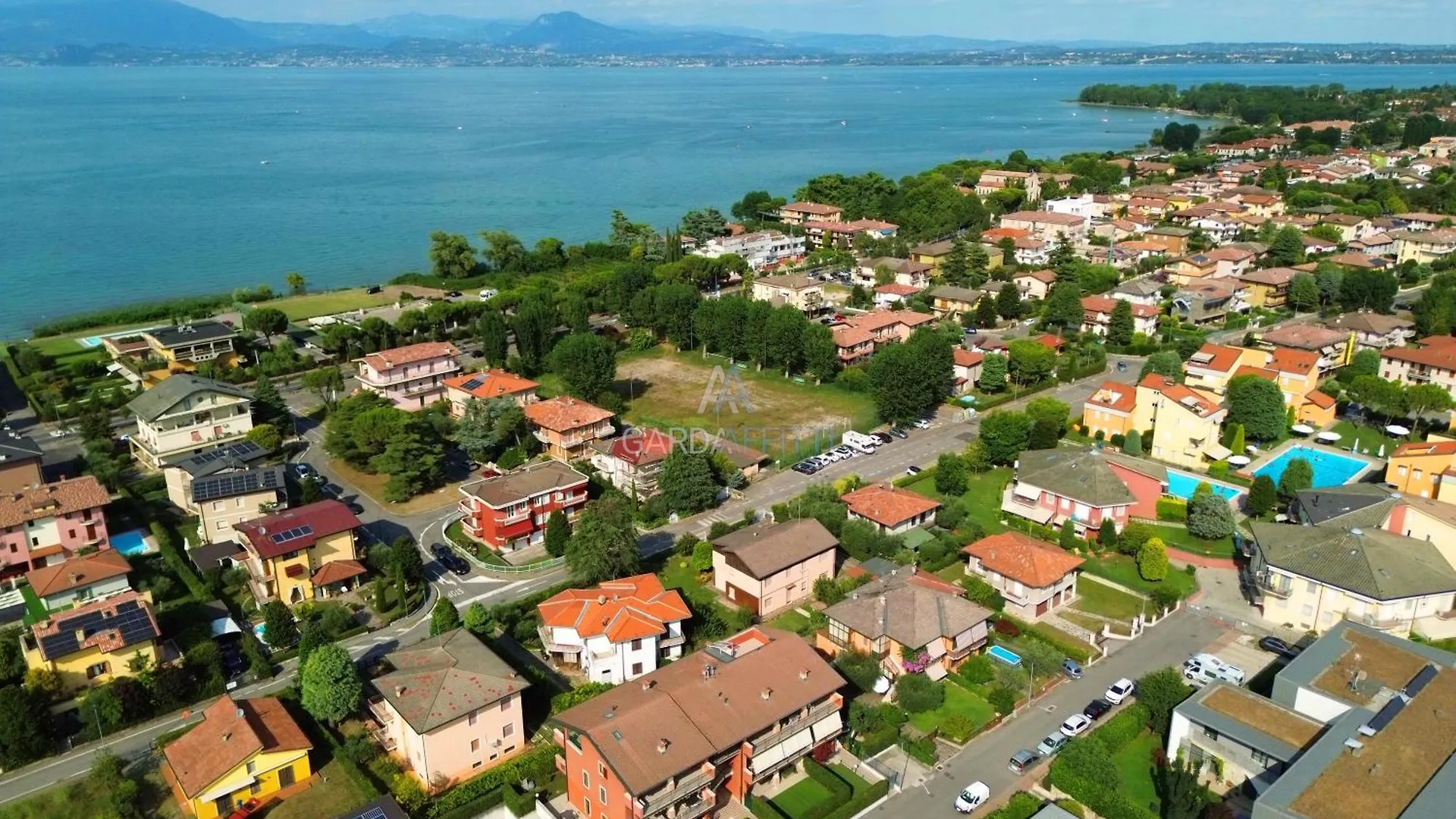 Twins Apartment - 200M Dal Lago Di Garda Con Piscina Sirmione 0*,  Italien